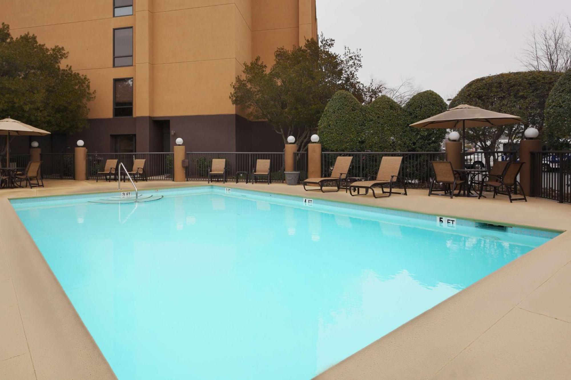 Hampton Inn Charlotte University Place Bagian luar foto